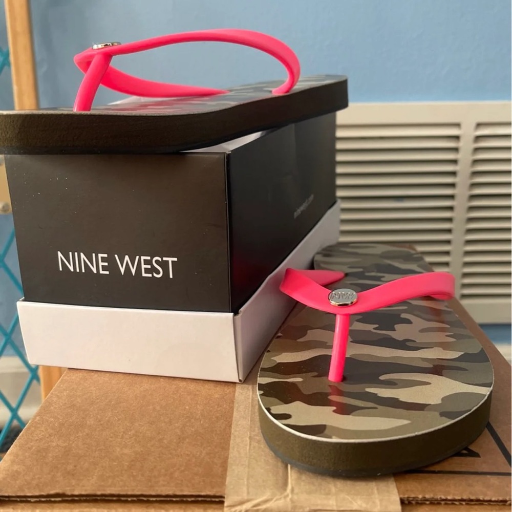 Nine West Flip Flop - Picture 3 of 3